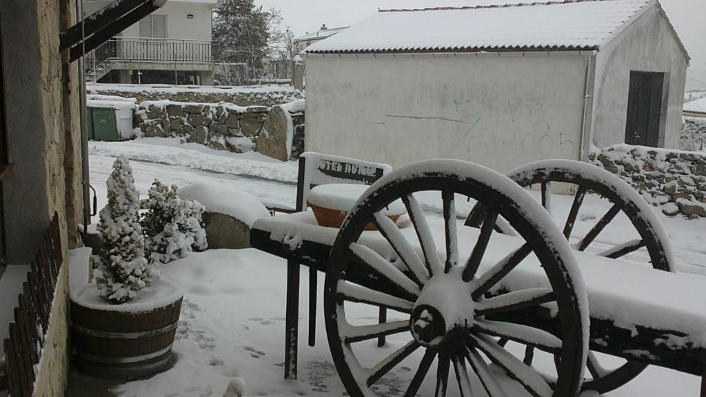 Hotel Rural La Dehesilla Barajas de Gredos ภายนอก รูปภาพ