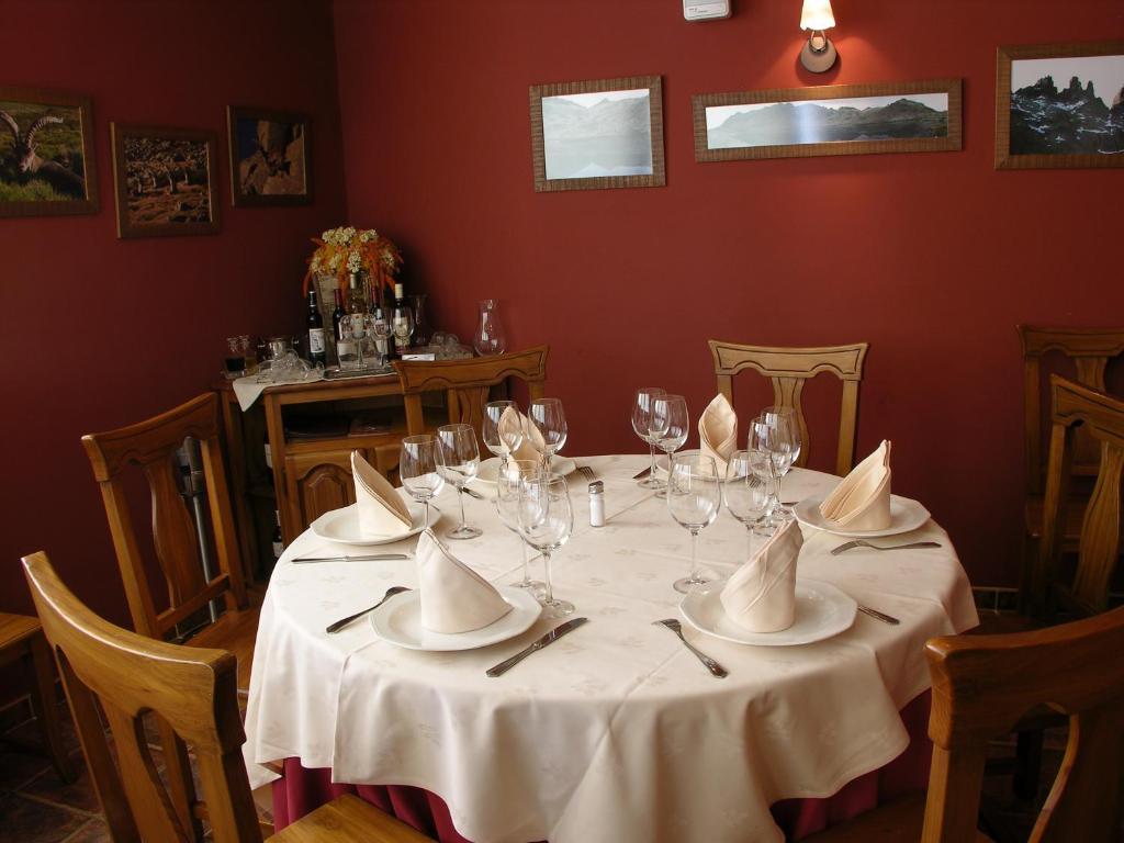 Hotel Rural La Dehesilla Barajas de Gredos ภายนอก รูปภาพ